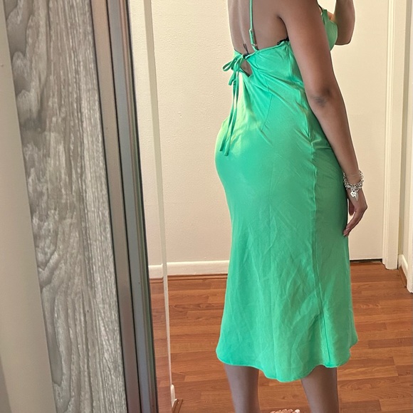Green dress - Picture 2 of 2